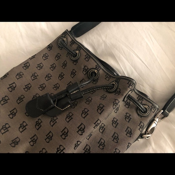 Dooney & Bourke Vintage Bucket Bag Black Signature - Picture 7 of 9